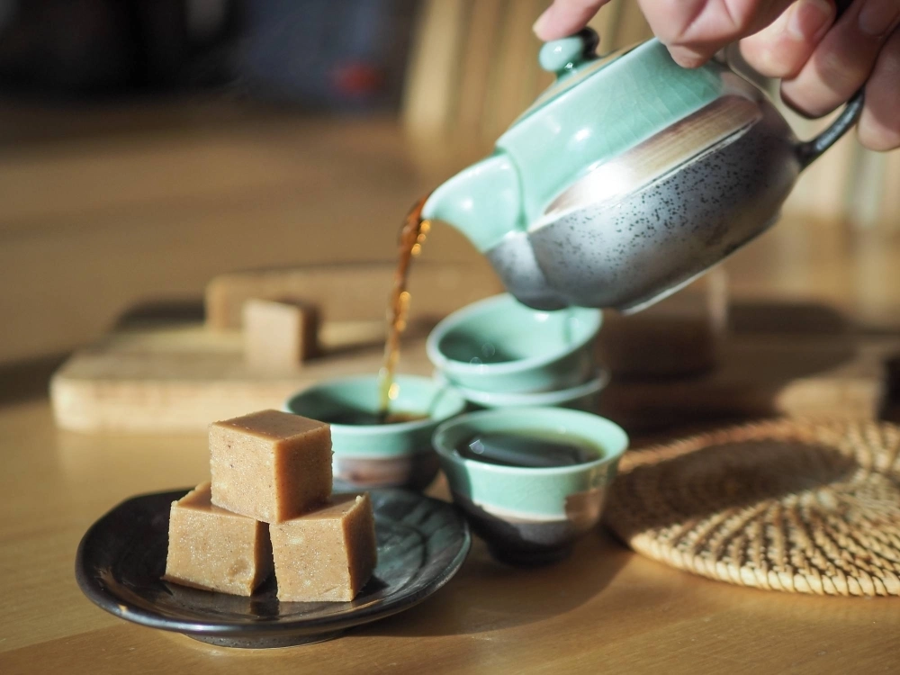 While "yōkan" jellies are usually set quite solid with "kanten" agar, there is something to be said for using it more sparingly for a softer finished product. While "yōkan" jellies are usually set quite solid with "kanten" agar, there is something to be said for using it more sparingly for a softer finished product.
