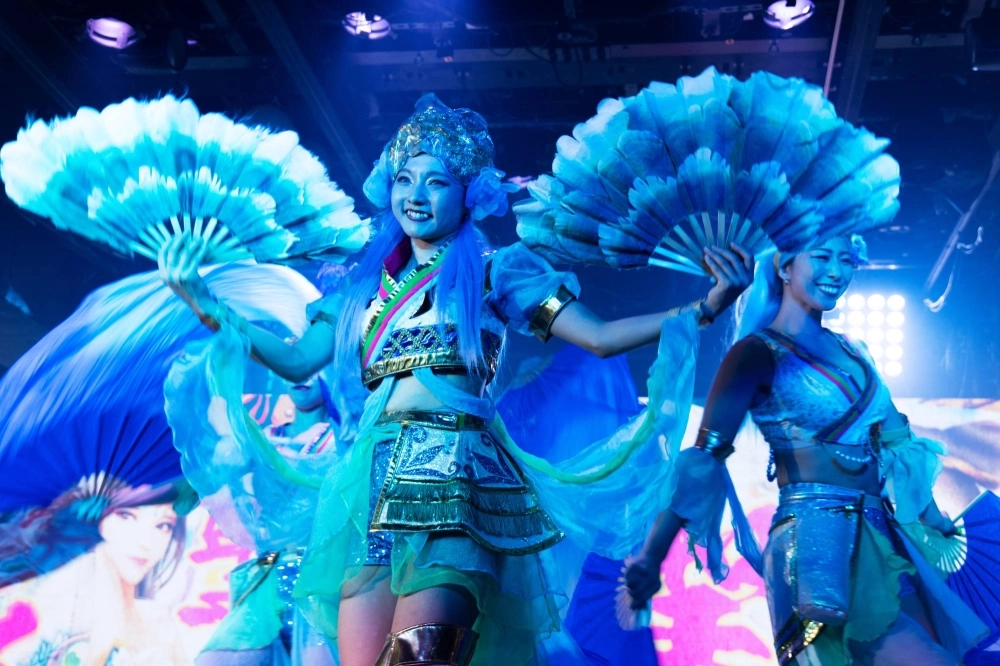 By the finale, I had completely bought into Samurai Restaurant Time's spectacle — a neon-lit festival with chants and cheers. By the finale, I had completely bought into Samurai Restaurant Time's spectacle — a neon-lit festival with chants and cheers.