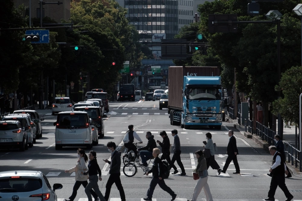 Japan's economy shrank 2.1% in the July-September period from the previous quarter on an annualized basis, suggesting that its economic recovery remains patchy. Japan's economy shrank 2.1% in the July-September period from the previous quarter on an annualized basis, suggesting that its economic recovery remains patchy.