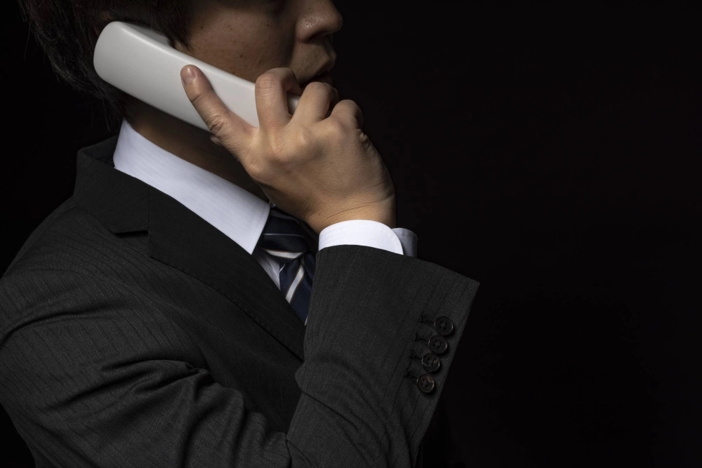 Communicating over the phone, a necessity for businesspeople, is a headache for many young people. Communicating over the phone, a necessity for businesspeople, is a headache for many young people.
