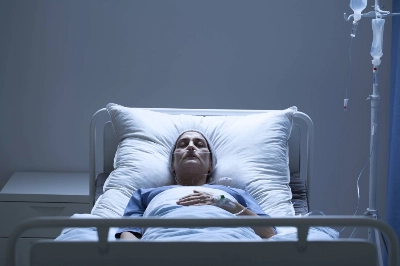 The question of when a person dies is a scientific and moral issue with far-reaching implications in the area of organ transplants, among others. The question of when a person dies is a scientific and moral issue with far-reaching implications in the area of organ transplants, among others.