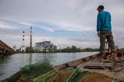 Hang Dara, an electrician-turned-fisherman, passes the two active coal-fired power plants in Sihanoukville’s Steung Hav district. Hang Dara, an electrician-turned-fisherman, passes the two active coal-fired power plants in Sihanoukville’s Steung Hav district.