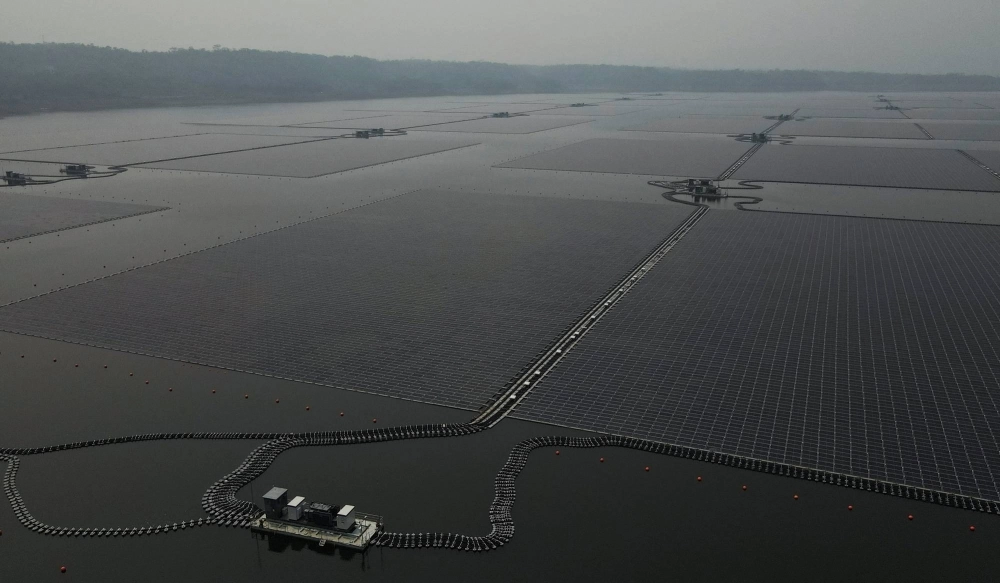 A massive floating solar power plant built in Purwakarta, Indonesia, in November. A report from the International Renewable Energy Agency has found that there’s more than enough wind, solar, hydro and geothermal resources to power all of Southeast Asia.  A massive floating solar power plant built in Purwakarta, Indonesia, in November. A report from the International Renewable Energy Agency has found that there’s more than enough wind, solar, hydro and geothermal resources to power all of Southeast Asia.