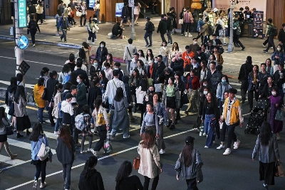 Pedestrians cross a street in the Zhongshan district of Taipei. Many voters on the island, especially those in their 20s and 30s, say they are weary of geopolitics and yearn for a campaign more focused on their needs at home. Pedestrians cross a street in the Zhongshan district of Taipei. Many voters on the island, especially those in their 20s and 30s, say they are weary of geopolitics and yearn for a campaign more focused on their needs at home.