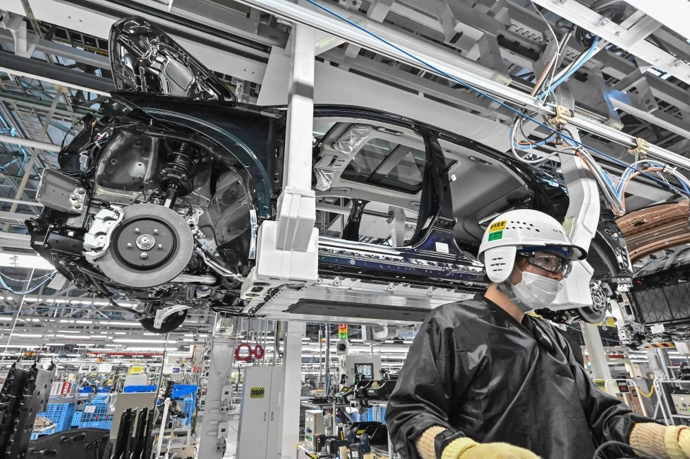 Japan's core machinery orders climbed for a second straight month in October. Japan's core machinery orders climbed for a second straight month in October.