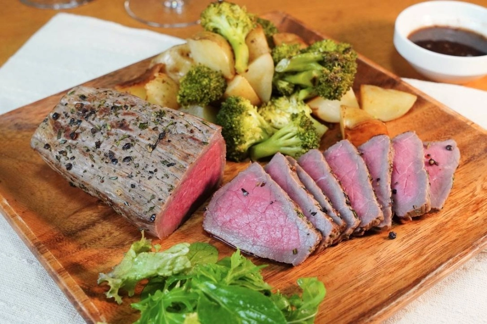 A filling, home-cooked Christmas dinner is within your reach — even among all the fried chicken and cramped kitchens throughout Japan. A filling, home-cooked Christmas dinner is within your reach — even among all the fried chicken and cramped kitchens throughout Japan.