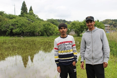 Shiv Kumar (left) and Nirmal Singh say they are learning a lot about living and thriving in Japan while taking part in the Technical Intern Trainee Program. Their case, however, seems to be an exception to the norm. Shiv Kumar (left) and Nirmal Singh say they are learning a lot about living and thriving in Japan while taking part in the Technical Intern Trainee Program. Their case, however, seems to be an exception to the norm.