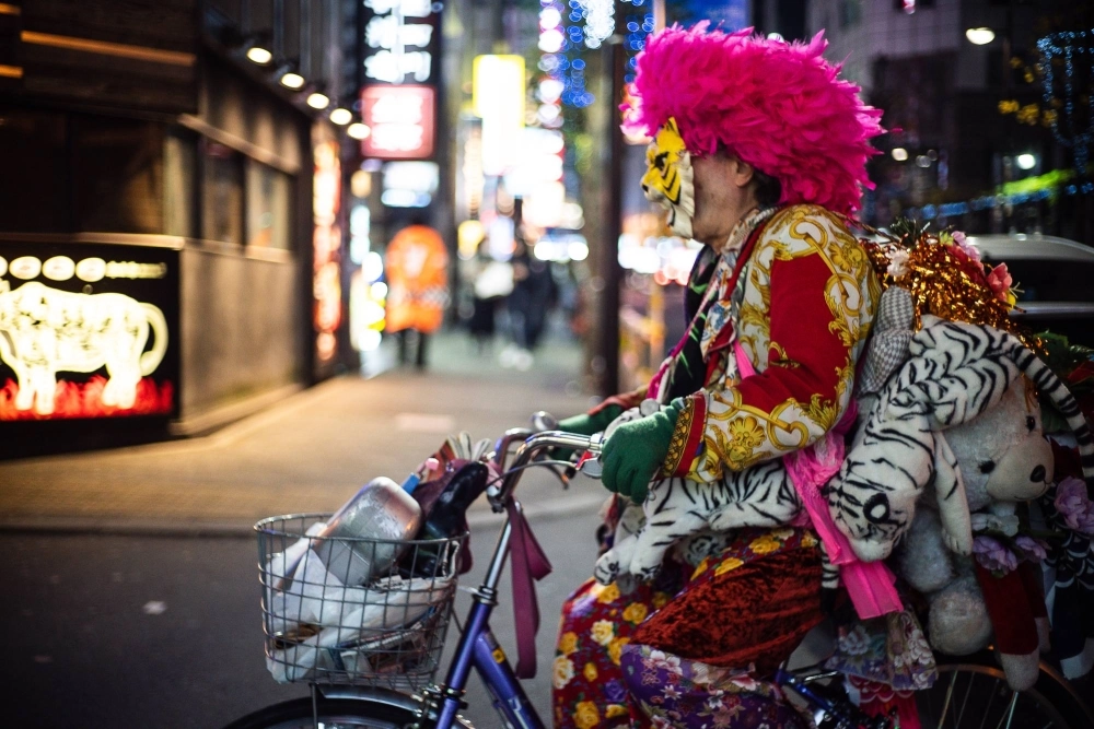 Shinjuku's Kabukicho is filled with colorful individuals that give the neighborhood its character. Shinjuku's Kabukicho is filled with colorful individuals that give the neighborhood its character.