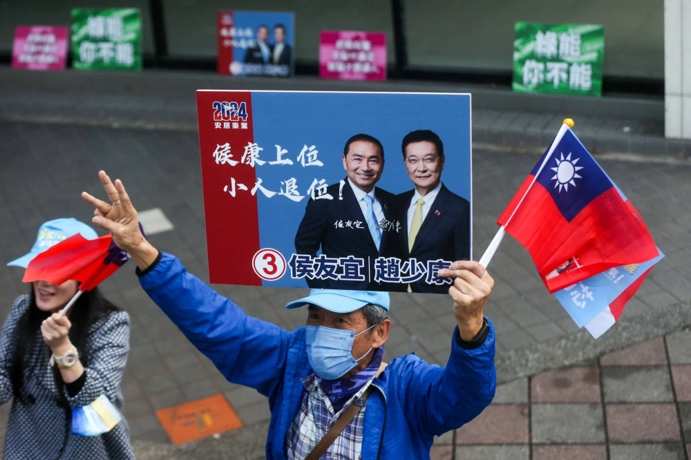 A supporter of KMT presidential candidate Hou Yu-ih in Taipei on Tuesday
 A supporter of KMT presidential candidate Hou Yu-ih in Taipei on Tuesday