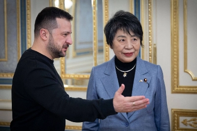 Foreign Minister Yoko Kamikawa (right) met with Ukrainian President Volodymyr Zelensky on her visit to Kyiv on Jan. 7. Foreign Minister Yoko Kamikawa (right) met with Ukrainian President Volodymyr Zelensky on her visit to Kyiv on Jan. 7.