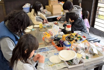 Children make handicrafts on Jan. 15 at a local community center on the island of Notojima, part of the city of Nanao in Ishikawa Prefecture. Children make handicrafts on Jan. 15 at a local community center on the island of Notojima, part of the city of Nanao in Ishikawa Prefecture.