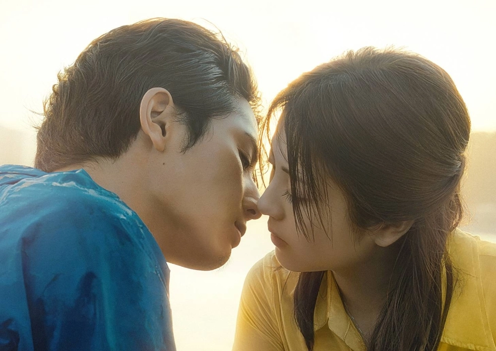 An aspiring pianist who was blinded in a traffic accident (Minami Hamabe, right) finds a devoted protector in a mute custodian (Ryosuke Yamada) at her music college in “Silent Love.” An aspiring pianist who was blinded in a traffic accident (Minami Hamabe, right) finds a devoted protector in a mute custodian (Ryosuke Yamada) at her music college in “Silent Love.”