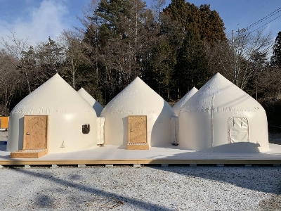The Instant House's pointed roof prevents snow accumulation, while a side slot allows power cables to be pushed inside for lighting and heaters.
 The Instant House's pointed roof prevents snow accumulation, while a side slot allows power cables to be pushed inside for lighting and heaters.