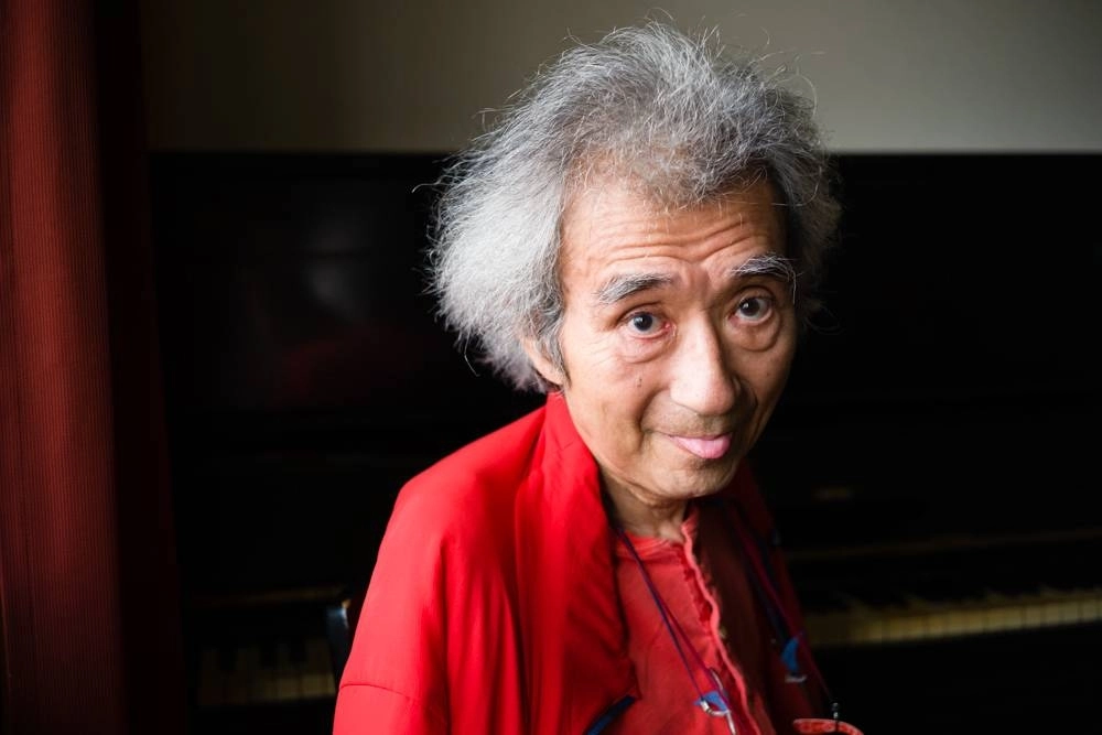 Seiji Ozawa shows his humorous side during a photo shoot with The Japan Times in 2017. The influential conductor died Feb. 6.  Seiji Ozawa shows his humorous side during a photo shoot with The Japan Times in 2017. The influential conductor died Feb. 6.