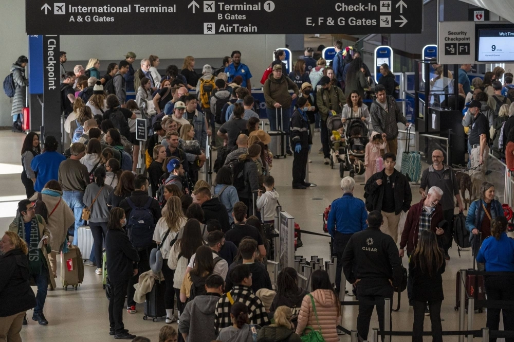 Passengers line up for security at San Francisco International Airport (SFO). Passengers line up for security at San Francisco International Airport (SFO).