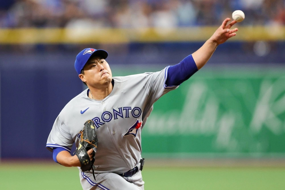 The Blue Jays' Ryu Hyun-jin throws during a game against the Rays in September.  The Blue Jays' Ryu Hyun-jin throws during a game against the Rays in September.