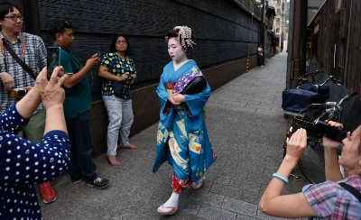 Visitors will be banned from entering private alleys in Kyoto's famous geisha district, Gion, after the district council urged the city to tackle the issue, saying their neighborhood "is not a theme park." Visitors will be banned from entering private alleys in Kyoto's famous geisha district, Gion, after the district council urged the city to tackle the issue, saying their neighborhood "is not a theme park."