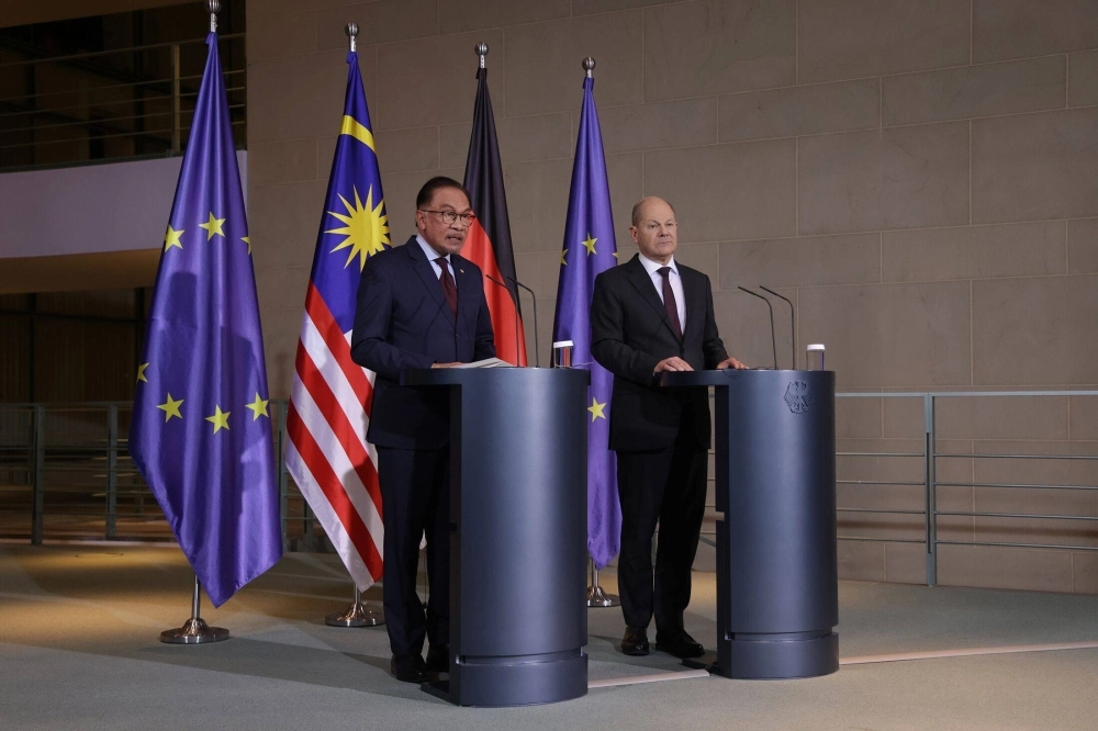 German Chancellor Olaf Scholz and Malaysian Prime Minister Anwar Ibrahim hold a joint press conference at the Chancellery in Berlin on Monday. German Chancellor Olaf Scholz and Malaysian Prime Minister Anwar Ibrahim hold a joint press conference at the Chancellery in Berlin on Monday.