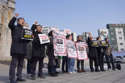 Supporters of South Korean plaintiffs in wartime labor lawsuits hold a rally in Seoul on March 6. Supporters of South Korean plaintiffs in wartime labor lawsuits hold a rally in Seoul on March 6.