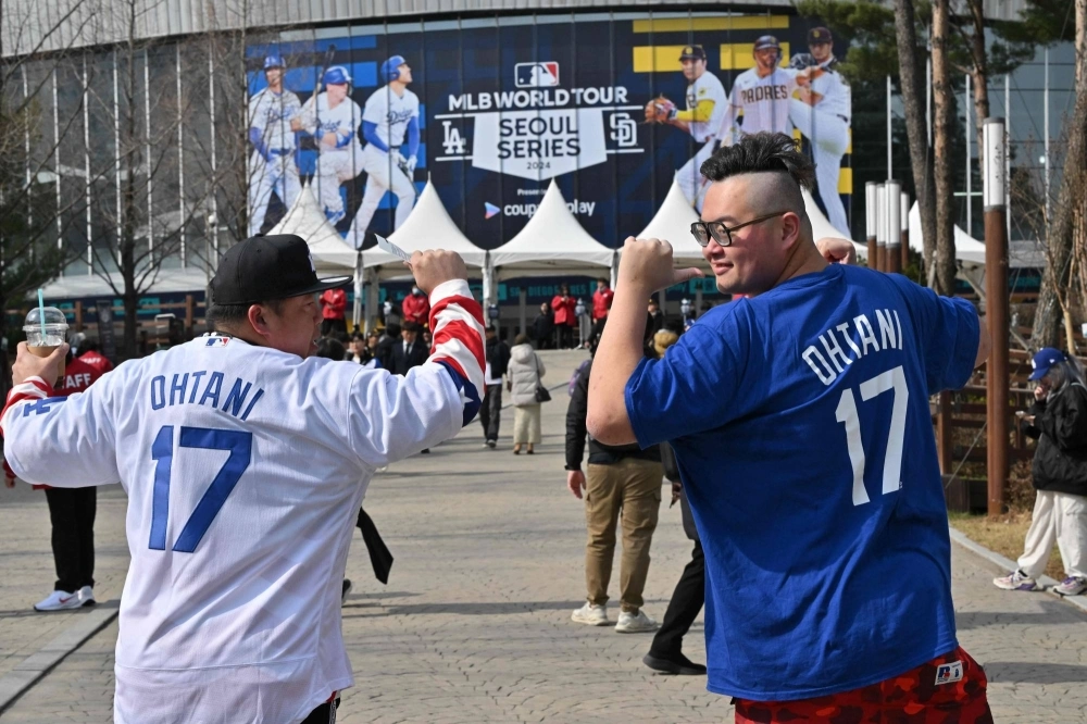 Fans of Los Angeles Dodgers star Shohei Ohtani outside the Gocheok Sky Dome in Seoul on Wednesday.  Fans of Los Angeles Dodgers star Shohei Ohtani outside the Gocheok Sky Dome in Seoul on Wednesday.