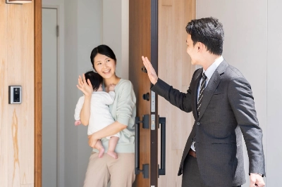 Transfers usually take place in March at the end of the Japanese business year, but each family's reasons for living apart are different. Transfers usually take place in March at the end of the Japanese business year, but each family's reasons for living apart are different.