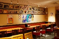 Nihao’s second, larger location is decorated with photos of noteworthy guests along with warm lighting and simple but comfortable furniture.  | CASSANDRA LORD