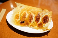 Where "hanetsuki gyōza" differ from "yaki gyōza" is in the final step — the addition of crispy “wings” made with a flour and water mixture when frying.  | CASSANDRA LORD