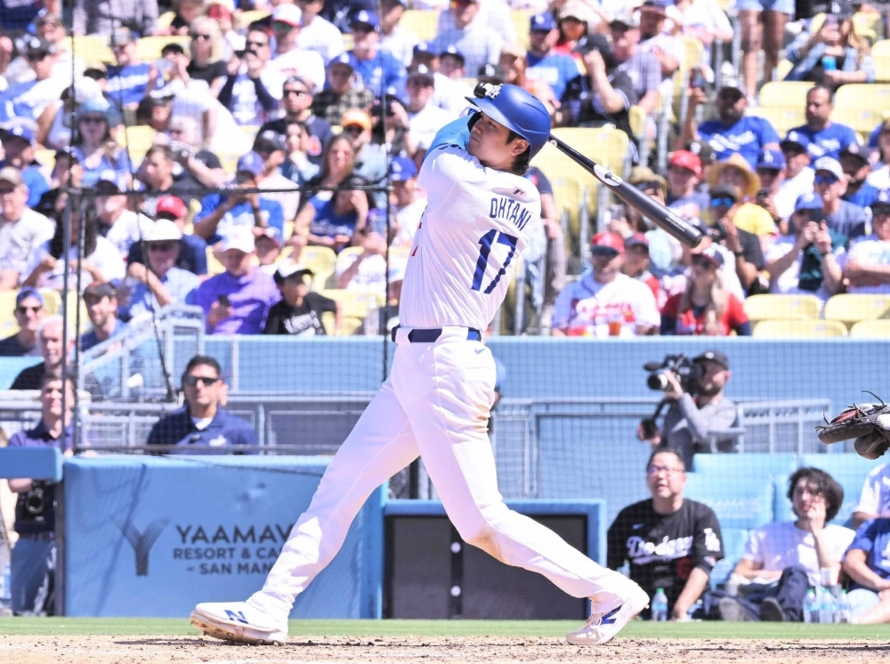 Shohei Ohtani goes deep twice in the last game of a three-game series between the Los Angeles Dodgers and Atlanta Braves at Dodger Stadium on Sunday. Shohei Ohtani goes deep twice in the last game of a three-game series between the Los Angeles Dodgers and Atlanta Braves at Dodger Stadium on Sunday.