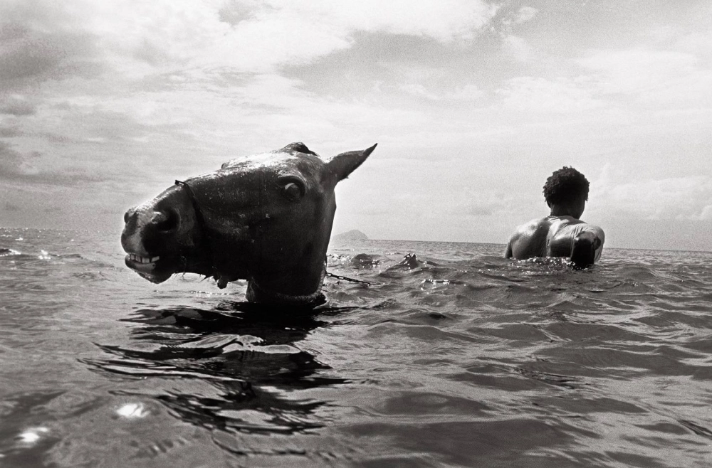 Andy Summers’  exhibition “A Series of Glances,” currently on view in Tokyo and Kyoto simultaneously, features photographs taken in a wide range of locations around the world, including “Centaur,” which was snapped in Montserrat in July 1981. Andy Summers’  exhibition “A Series of Glances,” currently on view in Tokyo and Kyoto simultaneously, features photographs taken in a wide range of locations around the world, including “Centaur,” which was snapped in Montserrat in July 1981.