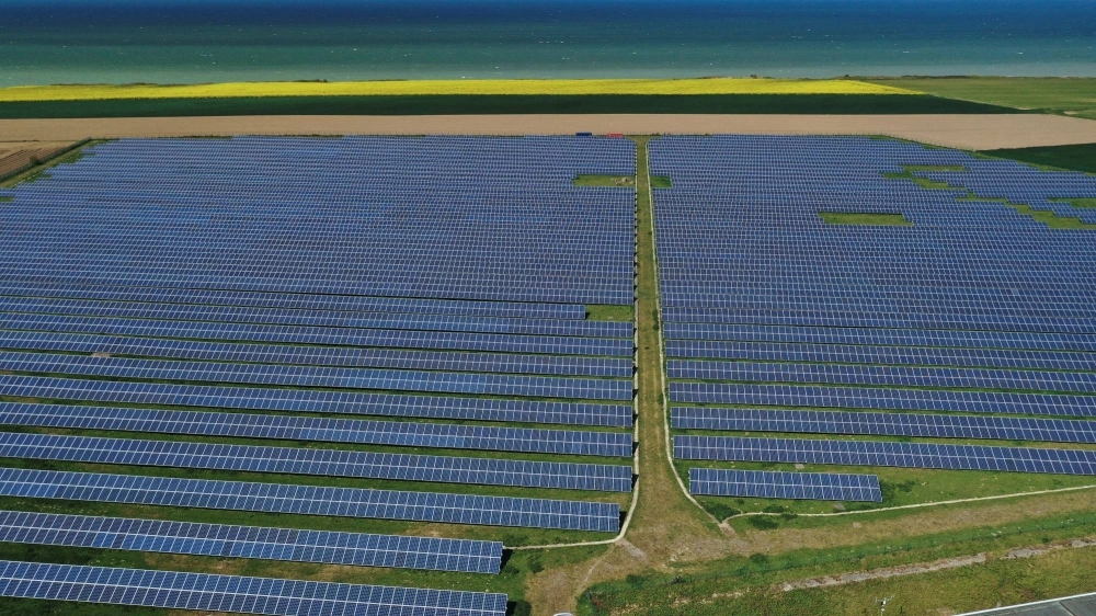 The widespread adoption of renewable energy sources and implementation of energy efficiency are key to reducing emissions and, in turn, fueling economic growth. The widespread adoption of renewable energy sources and implementation of energy efficiency are key to reducing emissions and, in turn, fueling economic growth.