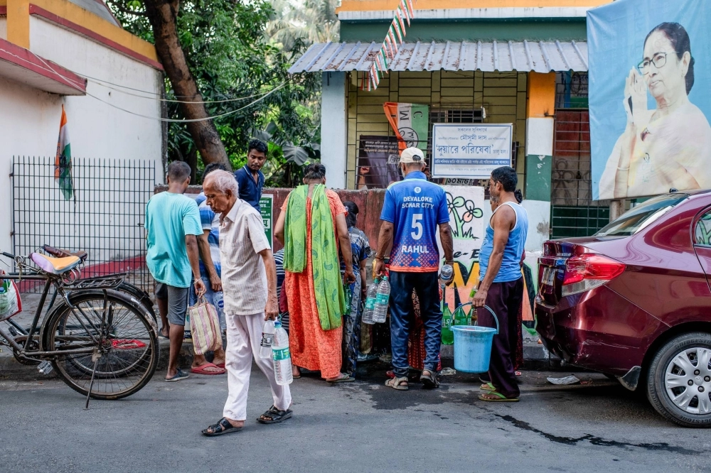 According to Firhad Hakim, Kolkata mayor, local authorities are currently focused on ensuring adequate water supplies and have put paramedics on standby to handle heat-induced illnesses. According to Firhad Hakim, Kolkata mayor, local authorities are currently focused on ensuring adequate water supplies and have put paramedics on standby to handle heat-induced illnesses.