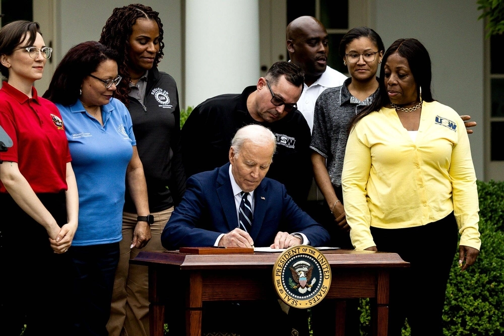U.S. President Joe Biden signs orders that increase tariffs on China during an event at the White House on Tuesday. The escalating trade tensions risk slowing the transition to green technologies by boosting production costs.    U.S. President Joe Biden signs orders that increase tariffs on China during an event at the White House on Tuesday. The escalating trade tensions risk slowing the transition to green technologies by boosting production costs.