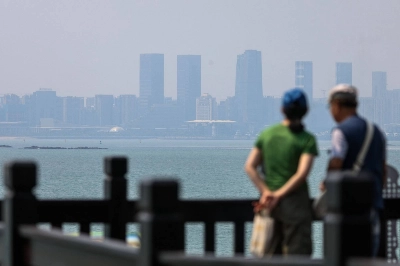 Tourists look at the Chinese city Xiamen, from Taiwan's Kinmen, on Saturday. Tourists look at the Chinese city Xiamen, from Taiwan's Kinmen, on Saturday.