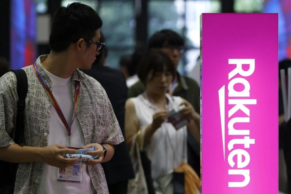 Rakuten is working with eBay to market Japan's used fashion and accessories in the United States, taking advantage of the weak yen. Rakuten is working with eBay to market Japan's used fashion and accessories in the United States, taking advantage of the weak yen.