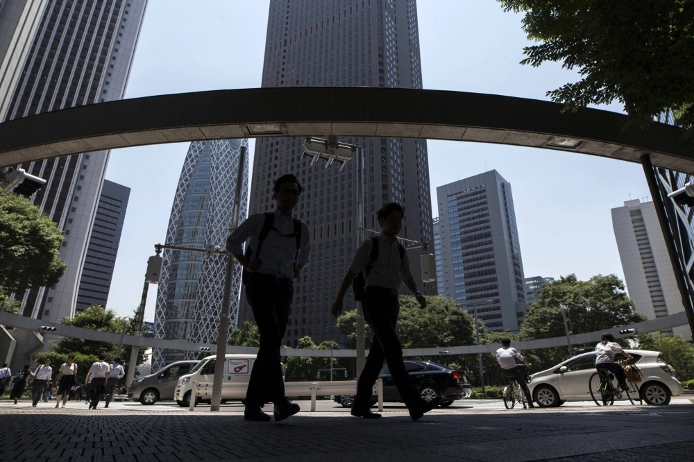 Japanese companies' capital expenditures on goods excluding software fell 0.5% in the three months through March from the previous quarter.  Japanese companies' capital expenditures on goods excluding software fell 0.5% in the three months through March from the previous quarter.