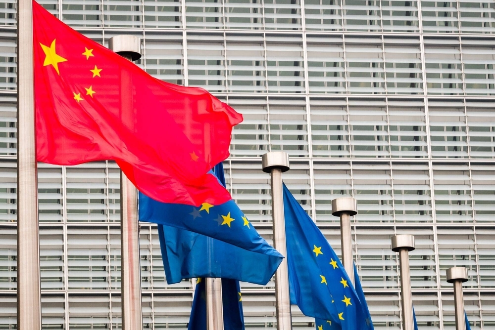 While European countries such as Germany have strengthened bilateral ties with Beijing, the EU as a whole is set on reducing reliance on the Chinese economy: a strategy that European Commission President Ursula von der Leyen calls "de-risking." While European countries such as Germany have strengthened bilateral ties with Beijing, the EU as a whole is set on reducing reliance on the Chinese economy: a strategy that European Commission President Ursula von der Leyen calls "de-risking."