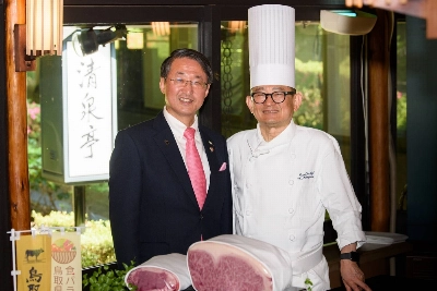 Tottori Gov. Shinji Hirai (left) with Shinsuke Nakajima, executive chef at the Hotel New Otani Tokyo Tottori Gov. Shinji Hirai (left) with Shinsuke Nakajima, executive chef at the Hotel New Otani Tokyo
