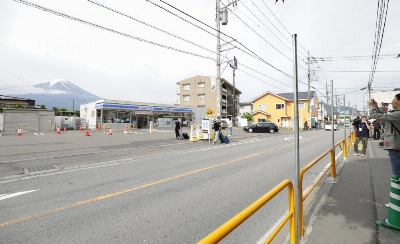 A popular photo spot with a view of Mount Fuji in the town of Fujikawaguchiko, Yamanashi Prefecture, on May 21. A popular photo spot with a view of Mount Fuji in the town of Fujikawaguchiko, Yamanashi Prefecture, on May 21.