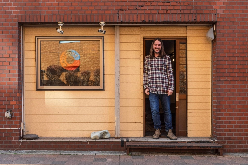 Colin Croy's Japanese is still a work in progress, but he hasn't had much trouble communicating with local customers in Sapporo due to the mutual language of musical performance. Colin Croy's Japanese is still a work in progress, but he hasn't had much trouble communicating with local customers in Sapporo due to the mutual language of musical performance.