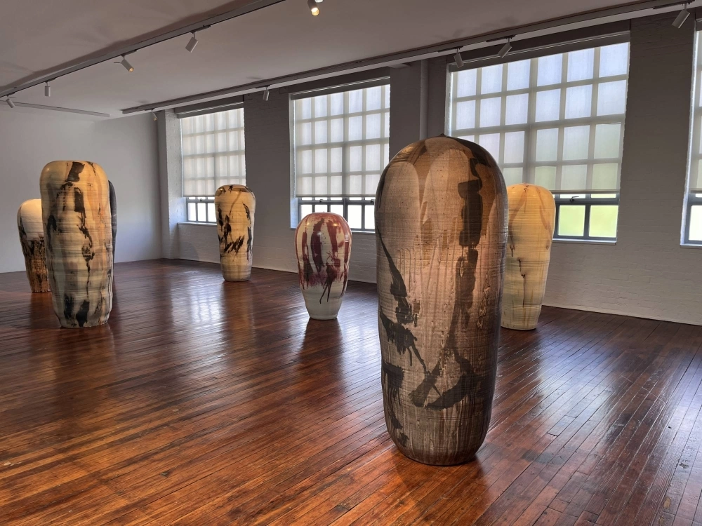 Toshiko Takaezu made vases and bowls in all shapes and sizes, some that could fit in your palm and some towering over your head. Toshiko Takaezu made vases and bowls in all shapes and sizes, some that could fit in your palm and some towering over your head.
