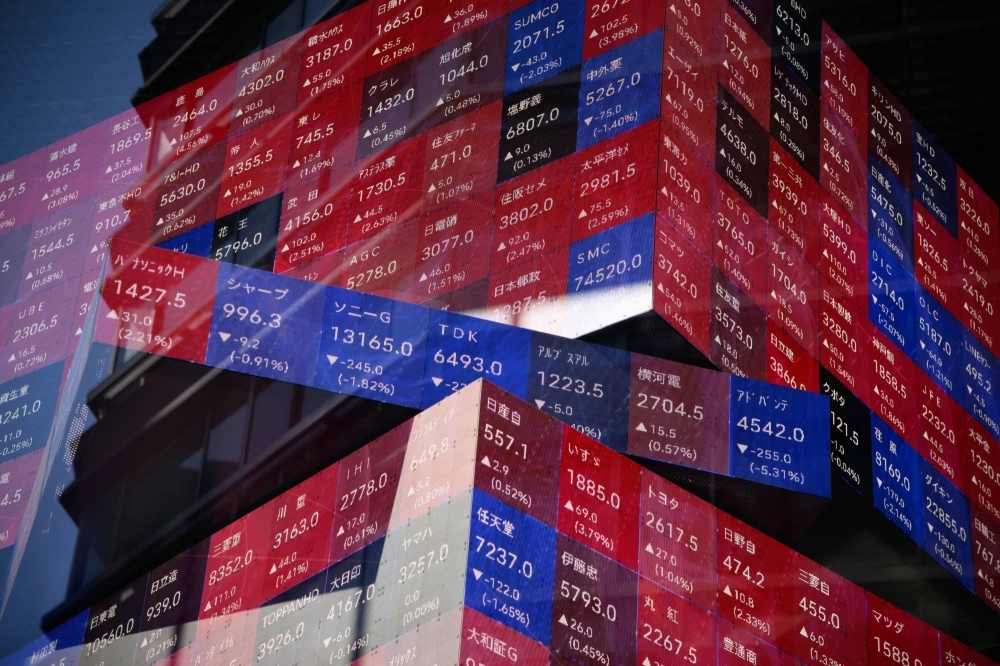 Foreign investors, who helped push up Japanese stocks to a record high just a few months ago, became net sellers for a fourth straight week through June 14.  Foreign investors, who helped push up Japanese stocks to a record high just a few months ago, became net sellers for a fourth straight week through June 14.