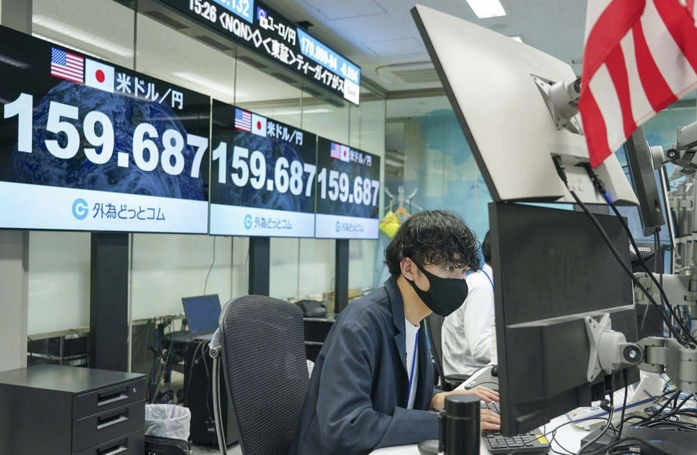 Monitors show the rate of the yen against the U.S. dollar at a foreign exchange brokerage in Tokyo on Monday. Traders are falling out of step with the Bank of Japan, expecting hawkish steps that are instead met with a cautious approach. Monitors show the rate of the yen against the U.S. dollar at a foreign exchange brokerage in Tokyo on Monday. Traders are falling out of step with the Bank of Japan, expecting hawkish steps that are instead met with a cautious approach.