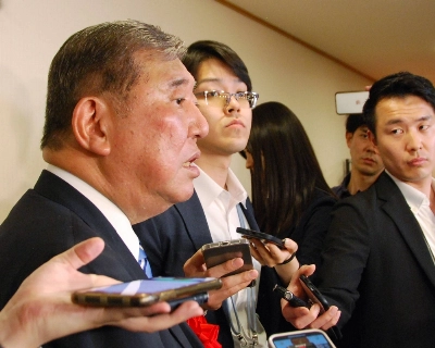 Shigeru Ishiba, former Secretary-General of the ruling Liberal Democratic Party, speaks to reporters in Sapporo last week. Shigeru Ishiba, former Secretary-General of the ruling Liberal Democratic Party, speaks to reporters in Sapporo last week.