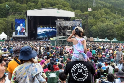 You can often see generations of families enjoying performances together at Fuji Rock Festival. You can often see generations of families enjoying performances together at Fuji Rock Festival.