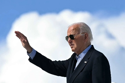 U.S. President Joe Biden waves as he boards Air Force One prior to departure from Dane County Regional Airport in Madison, Wisconsin, o Friday. U.S. President Joe Biden waves as he boards Air Force One prior to departure from Dane County Regional Airport in Madison, Wisconsin, o Friday.