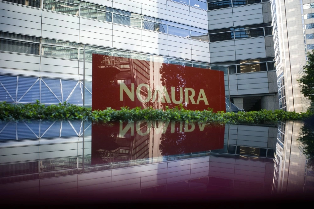 Brokers such as Nomura are busy handling transactions for the offloading of cross-shareholdings among Japanese companies, which bring in hefty fees. Brokers such as Nomura are busy handling transactions for the offloading of cross-shareholdings among Japanese companies, which bring in hefty fees.