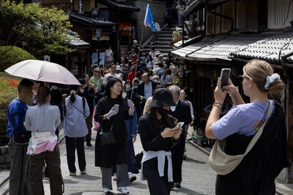 The government is considering introducing a new preclearance system for foreign visitors, starting with tourists from Taiwan, to help shorten the time taken for entry procedures on arrival. The government is considering introducing a new preclearance system for foreign visitors, starting with tourists from Taiwan, to help shorten the time taken for entry procedures on arrival.