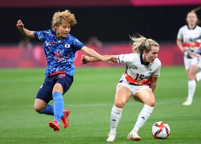 Honoka Hayashi in action during a match against Great Britain at the Tokyo Olympics, in Sapporo on July 24, 2021. Hayashi’s clinical passing, acute understanding of the game and high work-rate make her an embodiment of Nadeshiko soccer principles. Honoka Hayashi in action during a match against Great Britain at the Tokyo Olympics, in Sapporo on July 24, 2021. Hayashi’s clinical passing, acute understanding of the game and high work-rate make her an embodiment of Nadeshiko soccer principles.