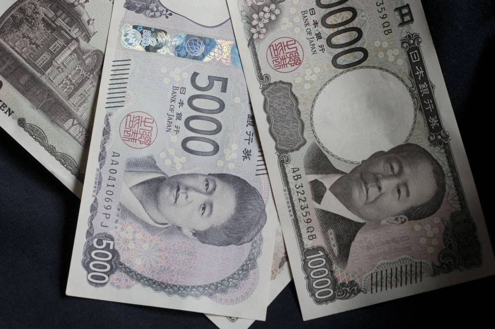 The yen strengthened Wednesday to break the psychological threshold of ¥155 against the dollar, with technical indicators suggesting the momentum can continue.  The yen strengthened Wednesday to break the psychological threshold of ¥155 against the dollar, with technical indicators suggesting the momentum can continue.