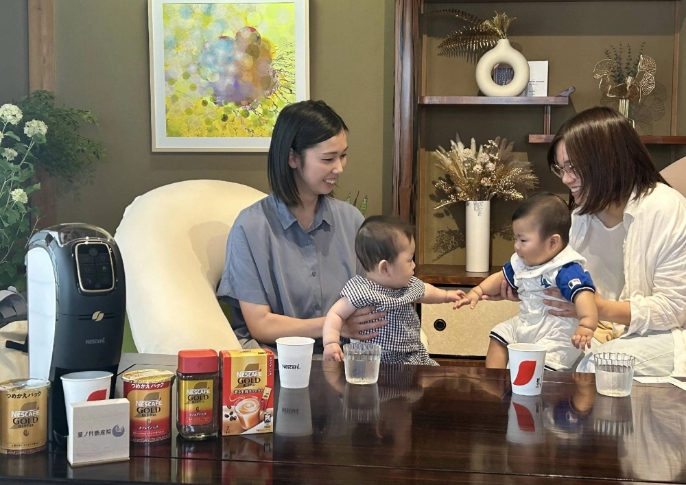 Women with children interact in a lounge at a postpartum care facility in Ikoma, Nara Prefecture. Women with children interact in a lounge at a postpartum care facility in Ikoma, Nara Prefecture.